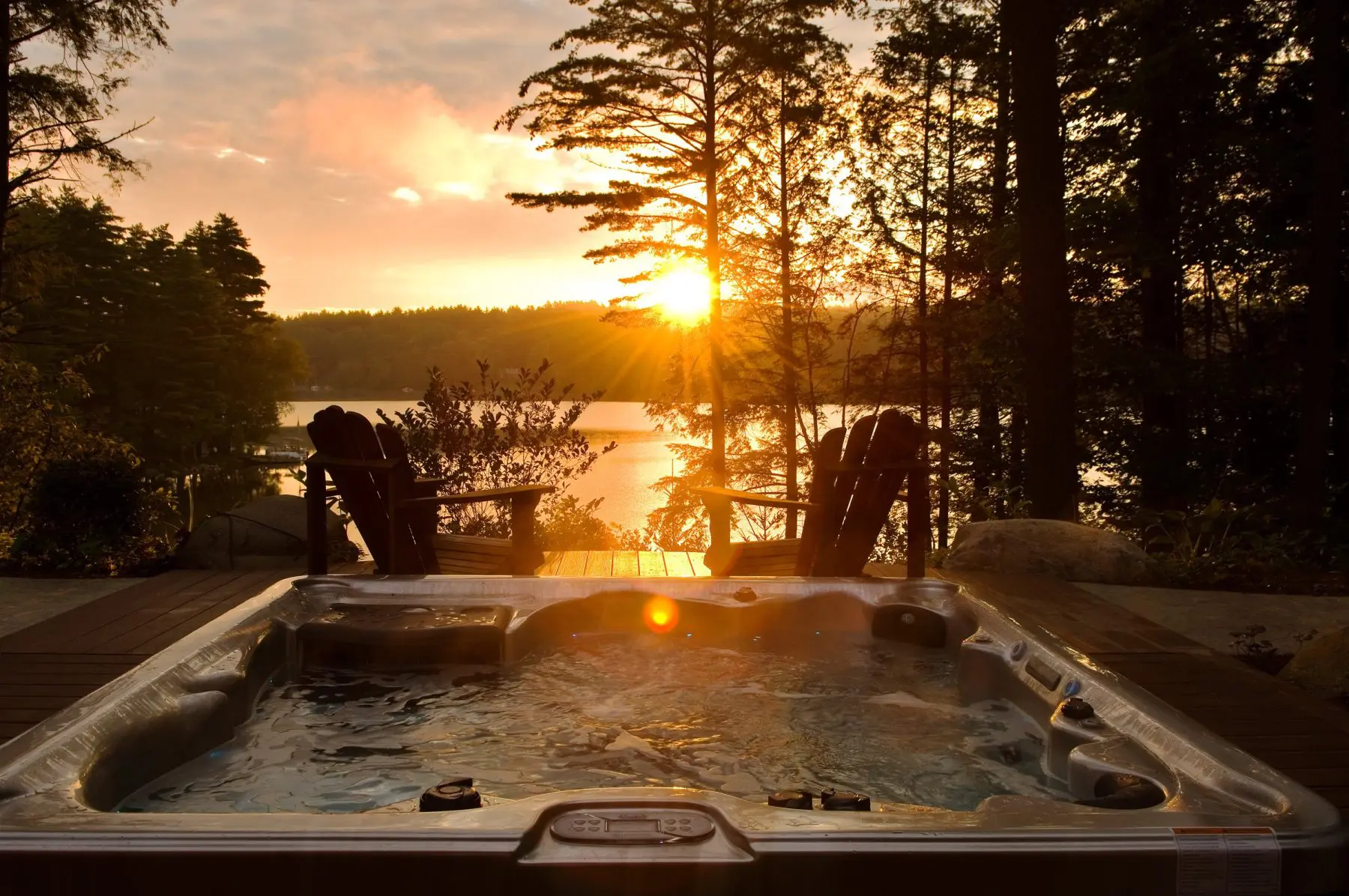 Hot tub with view of Lake Geogre